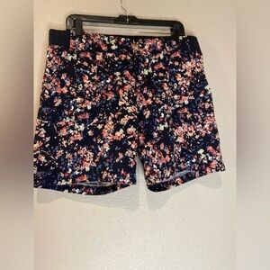 Lee Riders~Navy Blue/Floral Print~Midrise Short~Button/Zipper Closure~Size 14M